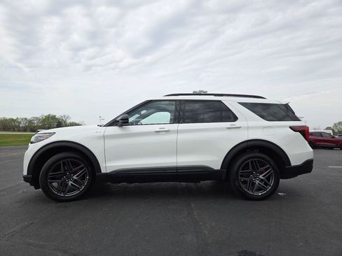 Used 2025 Ford Explorer ST-Line w/ ST-Line Street Pack AWD/4WD image 14