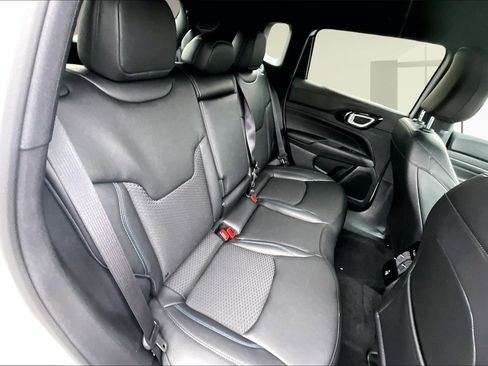 New 2026 Jeep Compass Latitude image 9