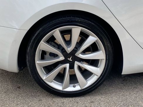 Used 2020 Tesla Model 3 Standard Range Plus image 9
