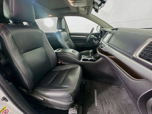 Used 2016 Toyota Highlander XLE AWD/4WD image 34