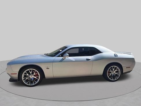 Used 2022 Dodge Challenger R/T RWD image 2