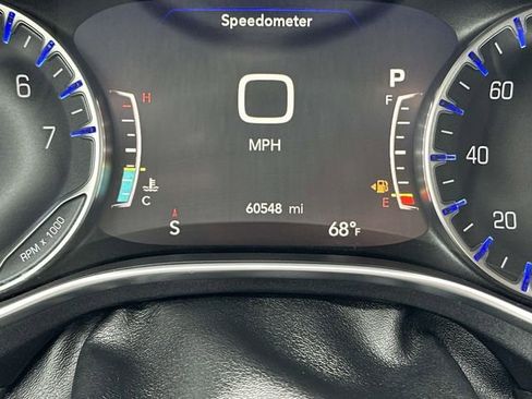 Used 2020 Chrysler Pacifica Limited image 42