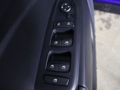 Certified 2025 Hyundai Venue Limited FWD image 18