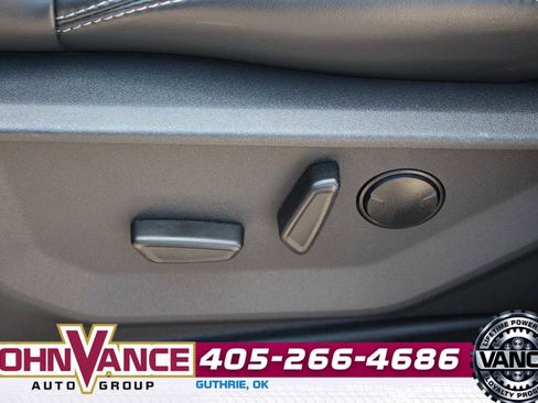 Used 2025 Ford Expedition Platinum AWD/4WD image 28