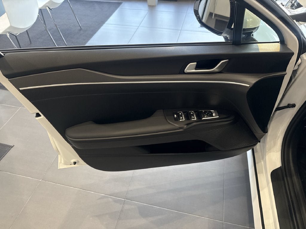 New 2026 Kia K5 LXS FWD image 21