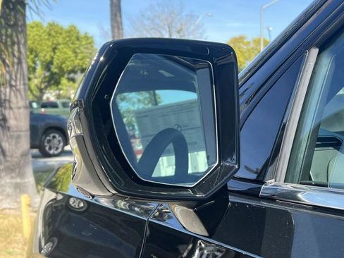 New 2026 Chevrolet Tahoe High Country w/ LPO, Get Active Package AWD/4WD image 21