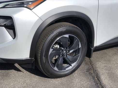 Used 2025 Nissan Rogue SV w/ SV Premium Package image 2