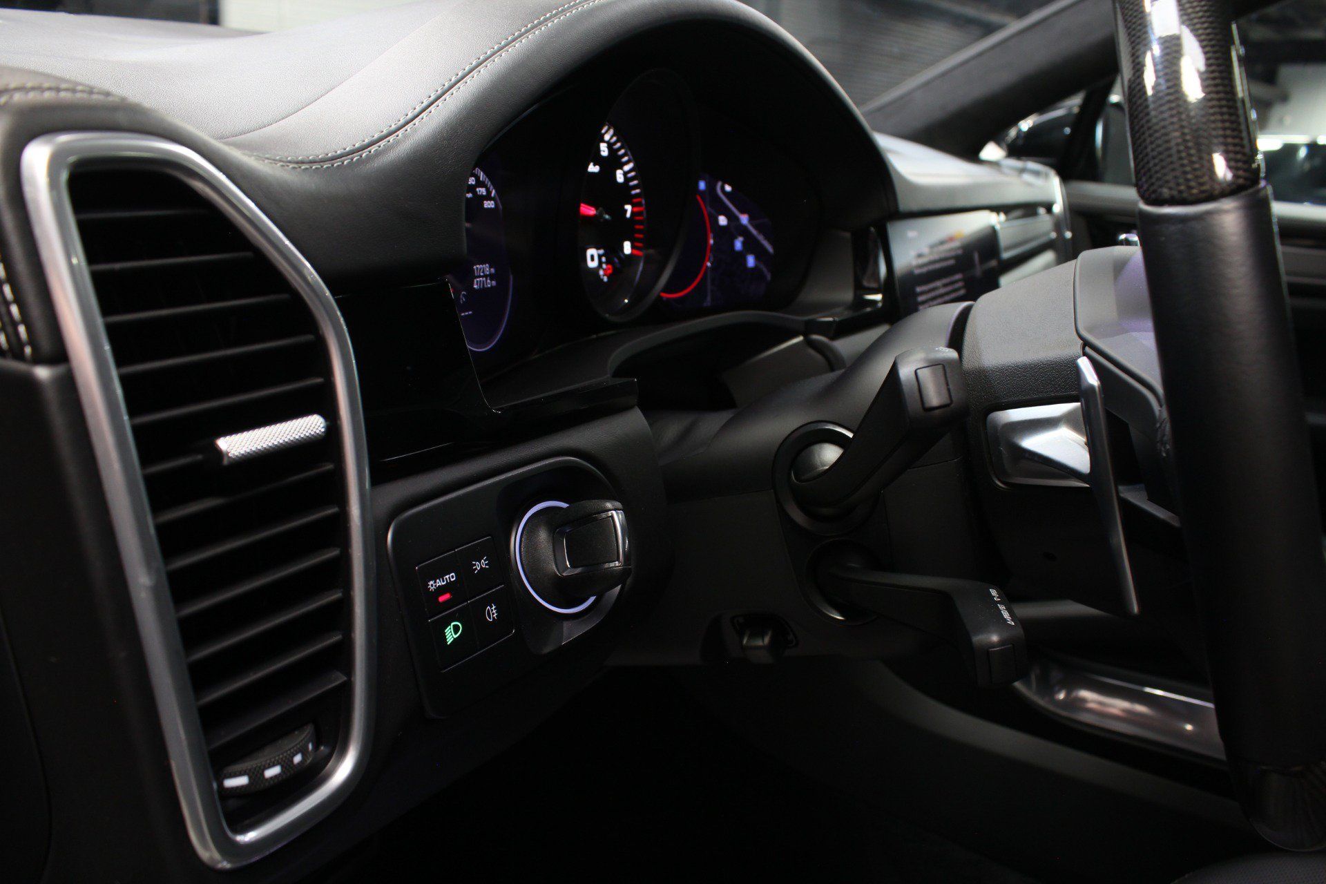 Used 2022 Porsche Cayenne Turbo AWD/4WD image 70