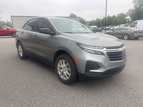 Used 2023 Chevrolet Equinox LS w/ LS Convenience Package AWD/4WD image 9