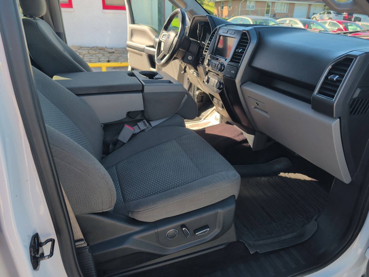Used 2017 Ford F150 XLT w/ Equipment Group 302A Luxury AWD/4WD image 23