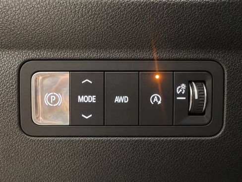 Used 2025 Chevrolet Traverse RS AWD/4WD image 35