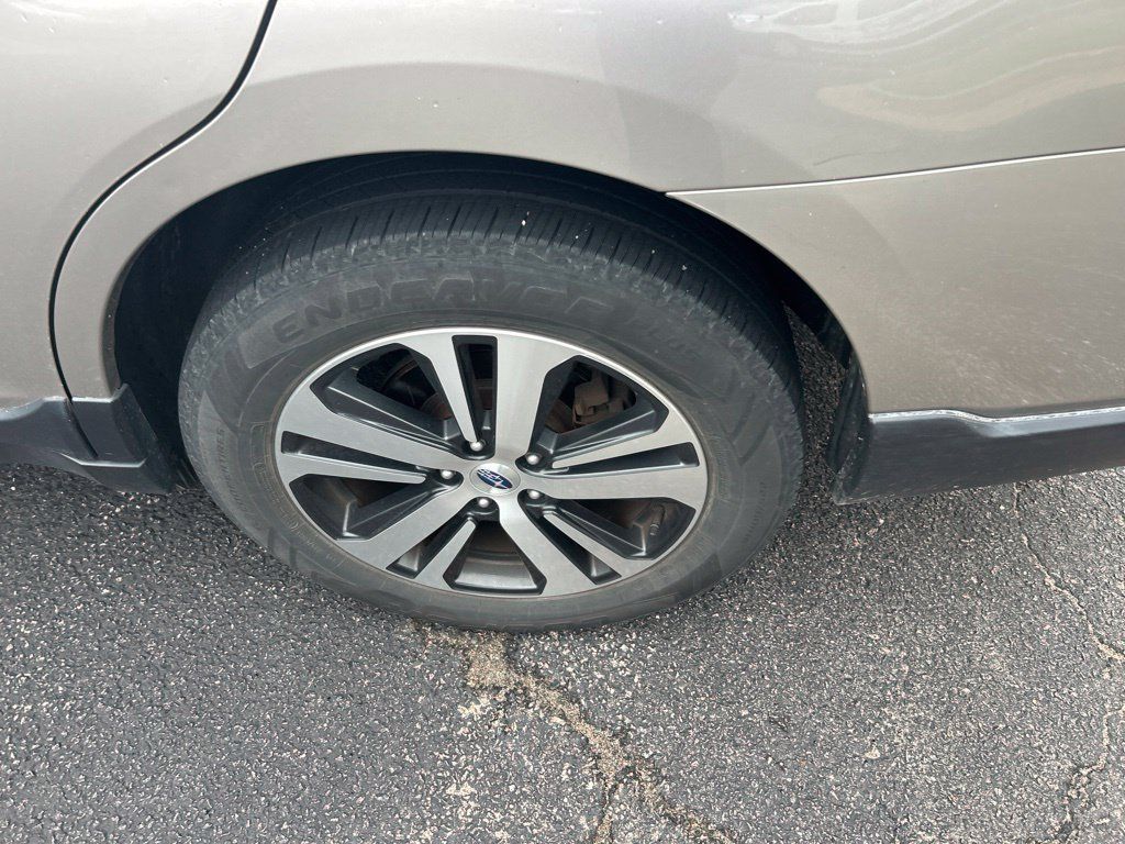 Used 2019 Subaru Outback 3.6R Limited AWD/4WD image 11