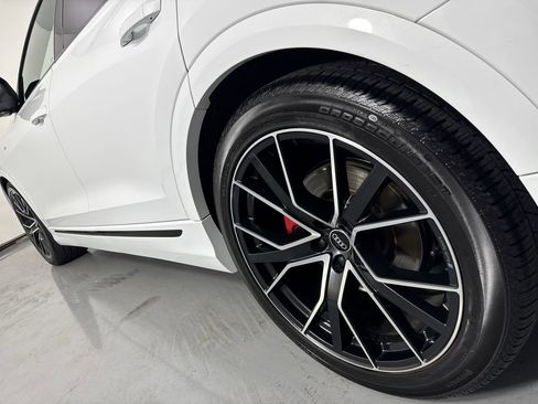 Used 2021 Audi Q8 Prestige AWD/4WD image 8
