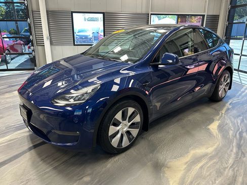 Used 2021 Tesla Model Y Long Range AWD/4WD image 35