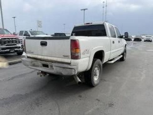 Used 2006 GMC Sierra 2500 SLT w/ Heavy-Duty Power Package AWD/4WD image 2