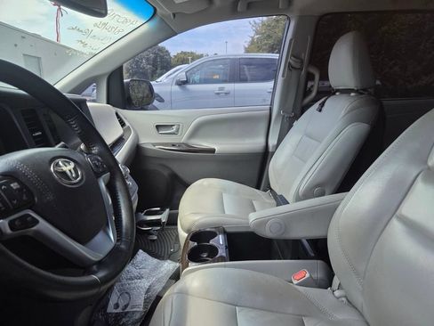 Used 2015 Toyota Sienna XLE Premium FWD image 5