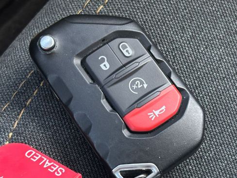 Used 2025 Jeep Wrangler Unlimited Sahara AWD/4WD image 24