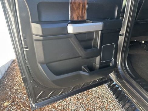 Used 2019 Ford F150 Lariat image 17