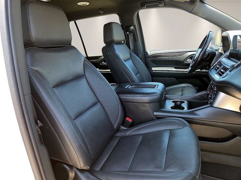 Used 2022 Chevrolet Tahoe LT w/ Luxury Package RWD image 9