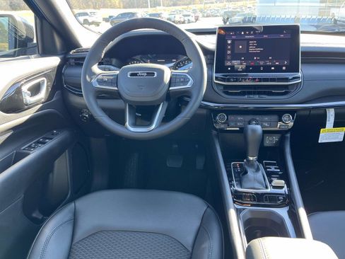 New 2026 Jeep Compass Latitude image 9