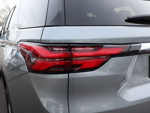 Used 2023 Chevrolet Traverse LT image 31