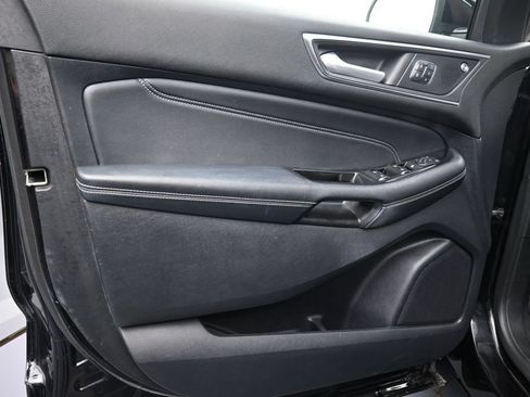 Used 2019 Ford Edge Titanium w/ Cold Weather Package AWD/4WD image 9