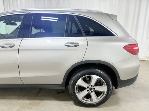 Used 2019 Mercedes-Benz GLC 300 4MATIC image 5