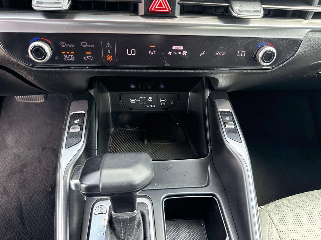 Certified 2025 Kia Sorento S FWD image 28