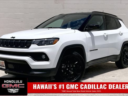 Used 2022 Jeep Compass Latitude FWD image 1