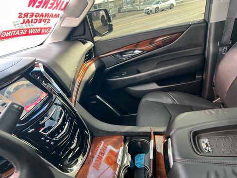 Used 2016 Cadillac Escalade Luxury AWD/4WD image 13