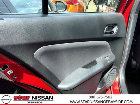 Used 2020 Toyota Prius XLE image 9