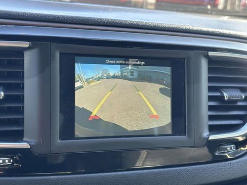 Used 2019 Chrysler Pacifica Touring-L image 30