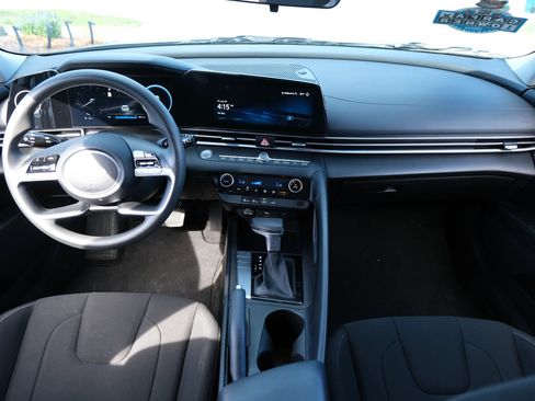 Used 2024 Hyundai Elantra SEL FWD image 10