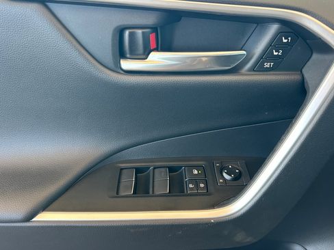 Certified 2019 Toyota RAV4 Limited AWD/4WD image 11