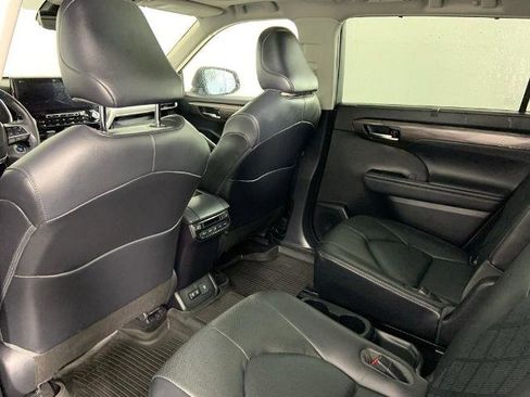 Used 2020 Toyota Highlander Platinum AWD/4WD image 22