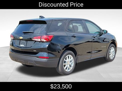 Used 2024 Chevrolet Equinox LS w/ LS Convenience Package AWD/4WD image 3