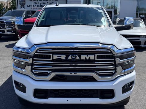 Used 2025 RAM 2500 Laramie AWD/4WD image 2