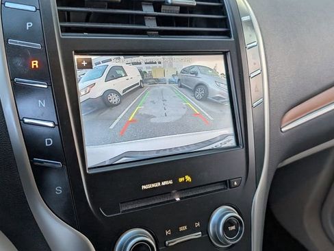 Used 2019 Lincoln MKC Select w/ Select Plus Package FWD image 18