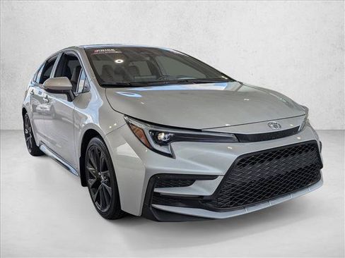 Used 2024 Toyota Corolla SE FWD image 3