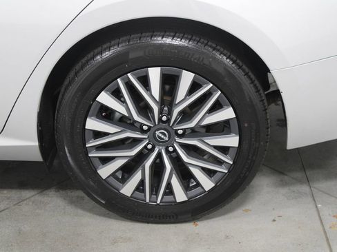 Used 2024 Nissan Altima 2.5 SV image 16