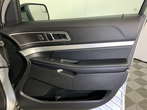 Used 2017 Ford Explorer XLT w/ Equipment Group 201A image 25