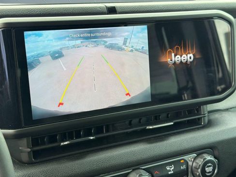 Used 2024 Jeep Wrangler Willys image 23