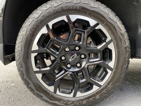 Used 2026 Chevrolet Colorado Z71 w/ Technology Package AWD/4WD image 45