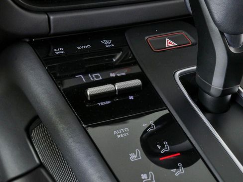 Certified 2022 Porsche Macan S AWD/4WD image 15