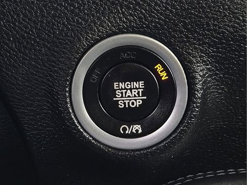 Used 2021 Dodge Challenger SXT image 16