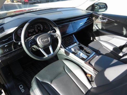 Used 2022 Audi Q8 Prestige image 11