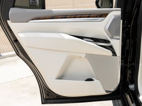 Used 2026 Cadillac Escalade Platinum Sport w/ LPO, Floor Liner Package AWD/4WD image 39
