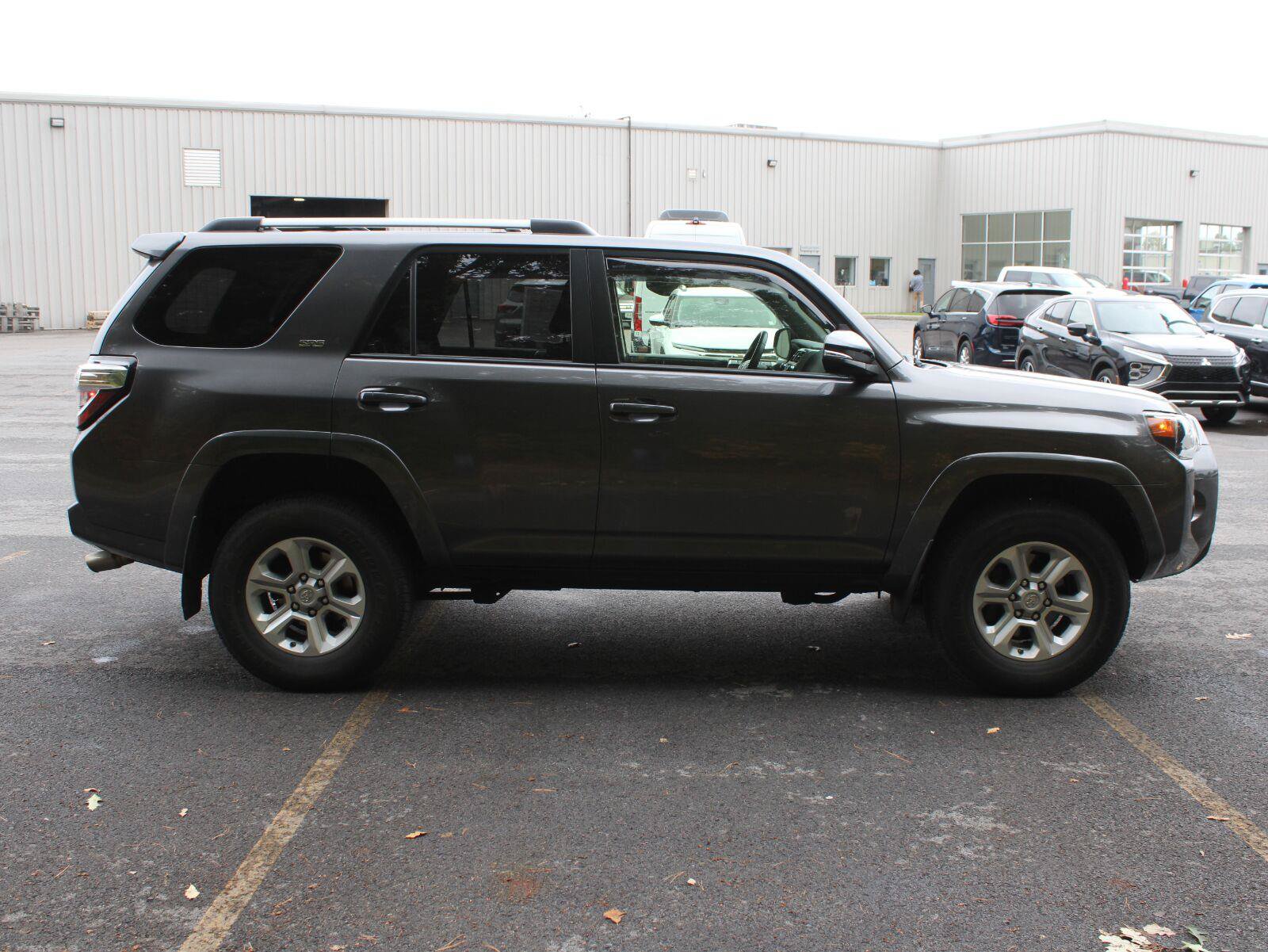 Used 2019 Toyota 4Runner SR5 Premium AWD/4WD image 4