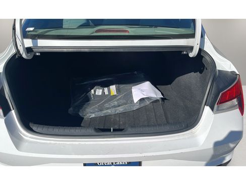 Used 2022 Hyundai Elantra SE w/ Preferred Accessory Package FWD image 10