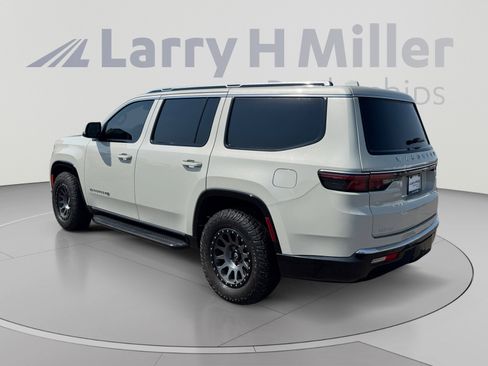 Used 2022 Jeep Wagoneer Series I AWD/4WD image 3